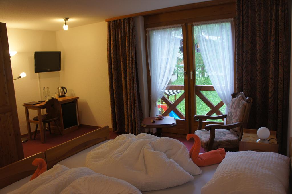 Hotel Alpenhof Oberwald Exterior photo