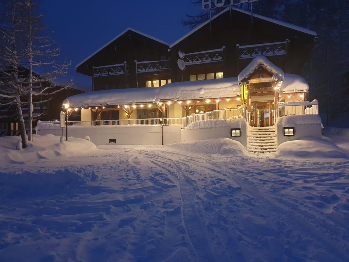 Hotel Alpenhof Oberwald Exterior photo